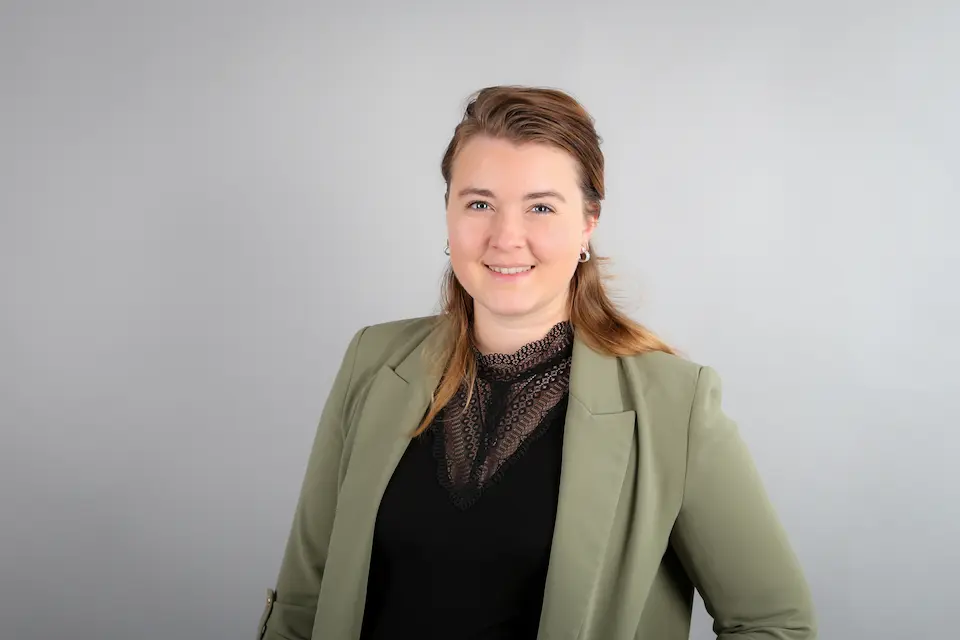 Gina Weisheit ist Mitarbeiterin im Bereich Angebotsbearbeitung und Vertrieb – Ansprechpartnerin für Kundenanfragen.